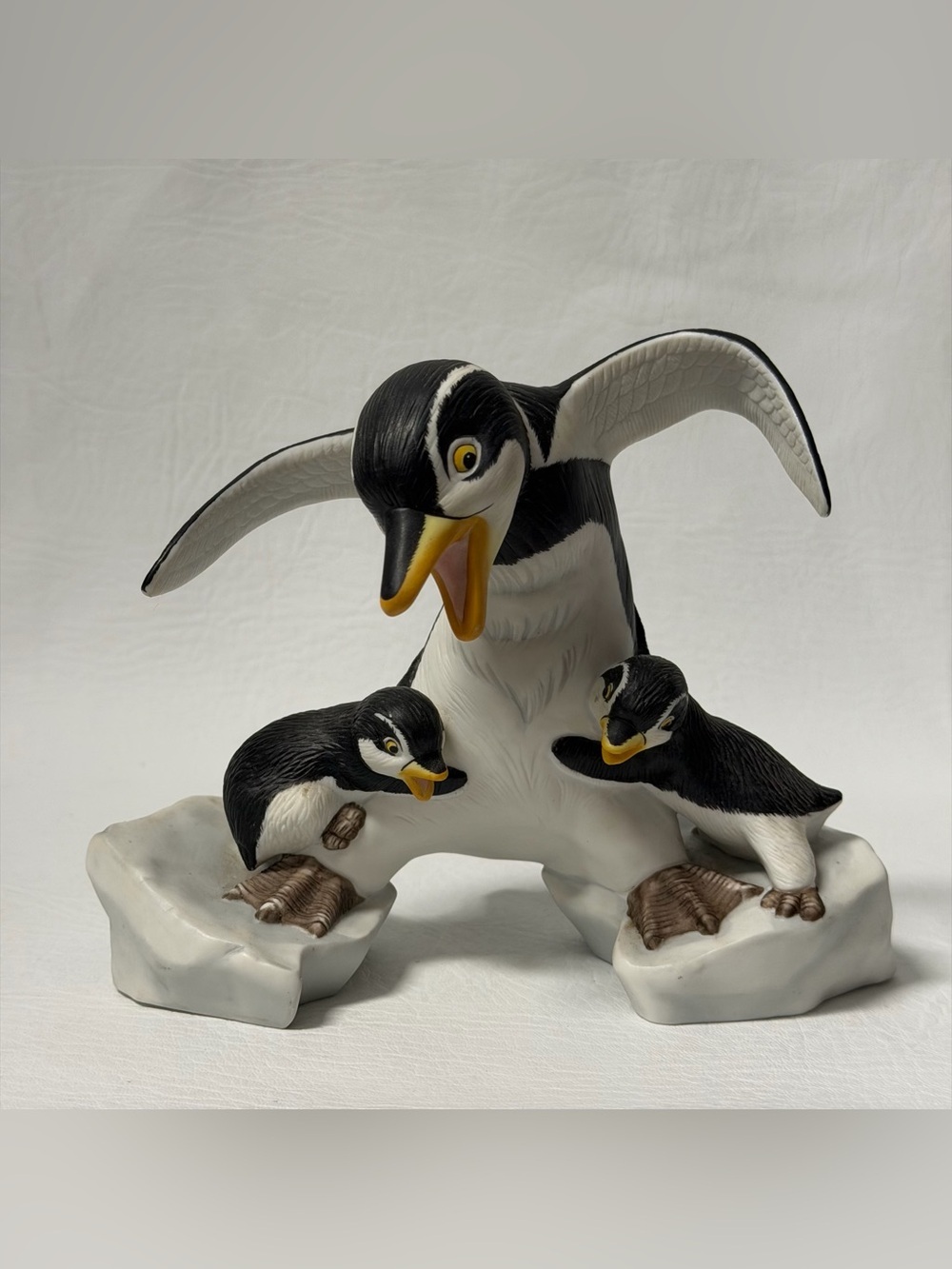 Franklin Mint Penguin
Figurine Which Way? Hand Painted Porcelain 1992